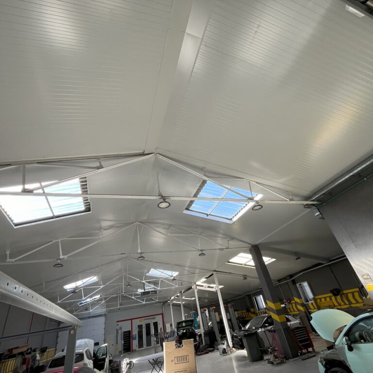 falso techo con panel tipo sandwich aistech